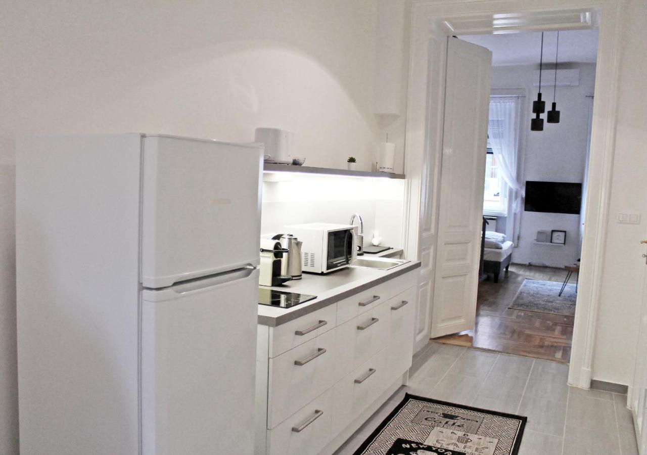 Luxury New Apartment With Gallery At Dob Street Nearby Gozsdu Court Budapest Exteriör bild